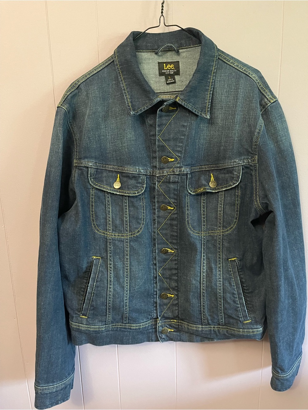 Lee vintage Men's Dark Blue Denim Jacket with Contrast Stitching